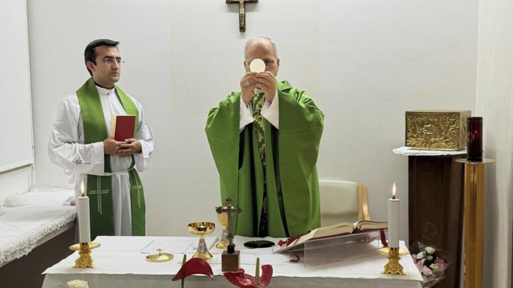 El papa Leo XIV celebra missa a l'hospital després de ser operat d'un càncer de pulmó