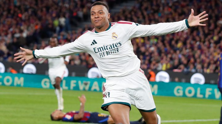 Mbappé arriba als 100 gols amb el Madrid i guia la victòria al Camp Nou