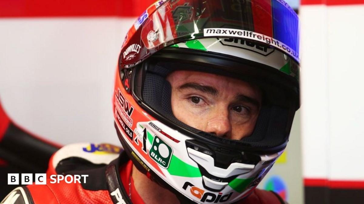 El pilot de motociclisme Glenn Irwin en una cursa del Campionat Britànic de Superbikes.