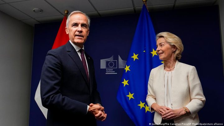Banderes de la Unió Europea i del Canadà onejant conjuntament