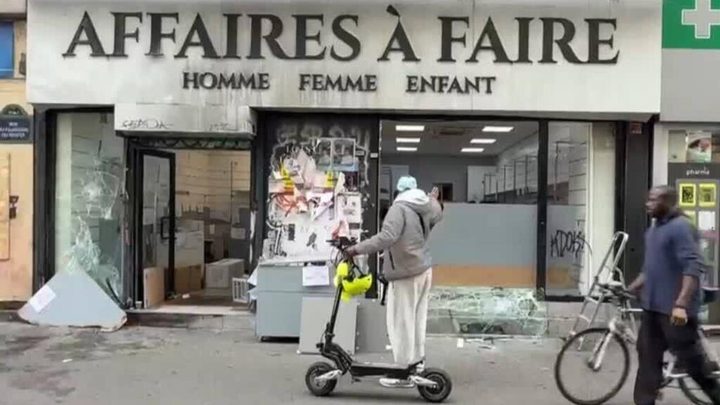 Inicien tocs de queda en ciutats de França després de violència i saquejos enmig de protestes