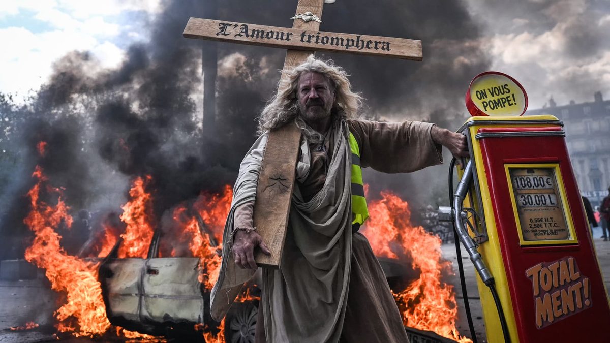 Manifestants protestant als carrers d'Europa pel cost de la vida i l'habitatge.