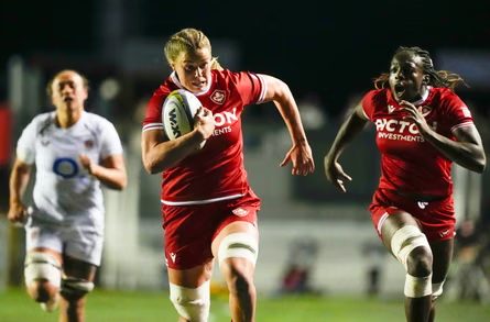 Canada’s Sophie de Goede scores a try against England during the WXV rugby match in Ottawa