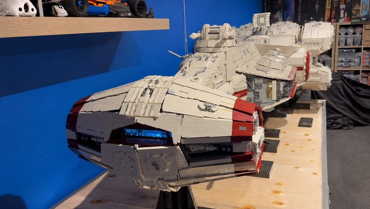 Un afeccionat construeix una colossal reproducció de la nau Tantive IV de 'Star Wars'