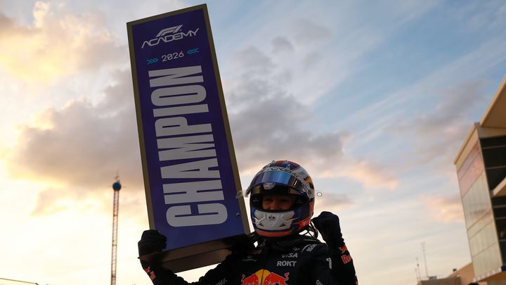 Alisha Palmowski i Alba Larsen celebrant els seus èxits a la F1 Academy a Austin.