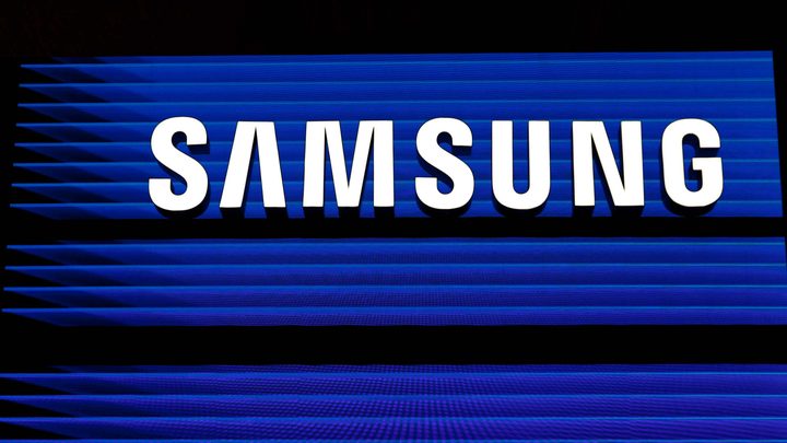 Logotip de Samsung Electronics i la seu corporativa de la companyia.