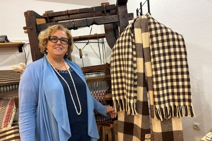 La històrica fàbrica de mantes de Pont de Suert celebra 150 anys d'activitat artesanal