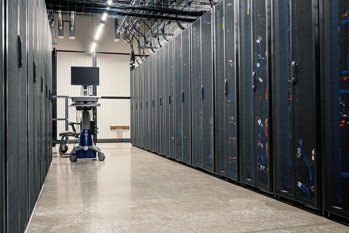 Un estudi d'EY adverteix sobre el cost de vincular centres de dades i renovables