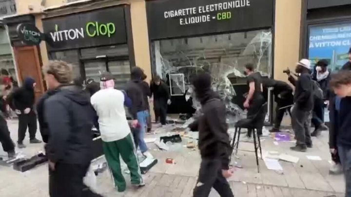 El cost dels saquejos i disturbis per als comerciants a França