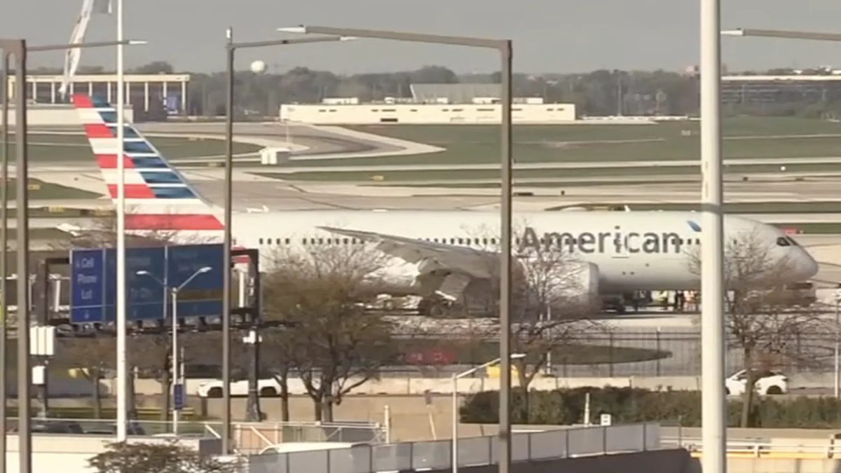 Un avió procedent de Barcelona sofreix la rebentada de dos pneumàtics durant l'aterratge a Chicago