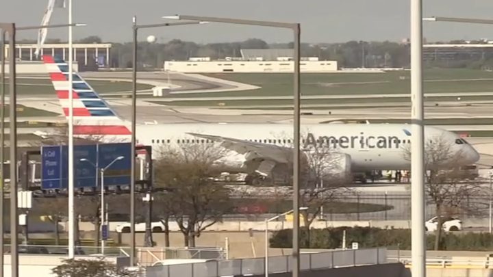 Un avió procedent de Barcelona sofreix la rebentada de dos pneumàtics durant l'aterratge a Chicago