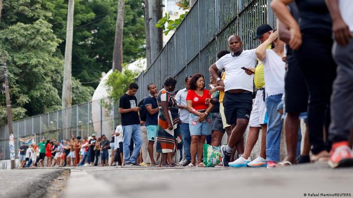 El Brasil vota fermament entre l'esquerres Lula i el dret de seguir Flavio Bolsonaro