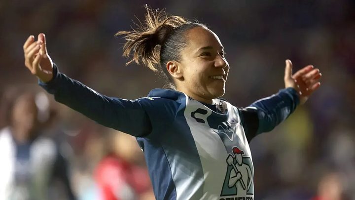 Charlyn Corral, premiada com la millor davantera del món a la gala de la Pilota d'Or 2026