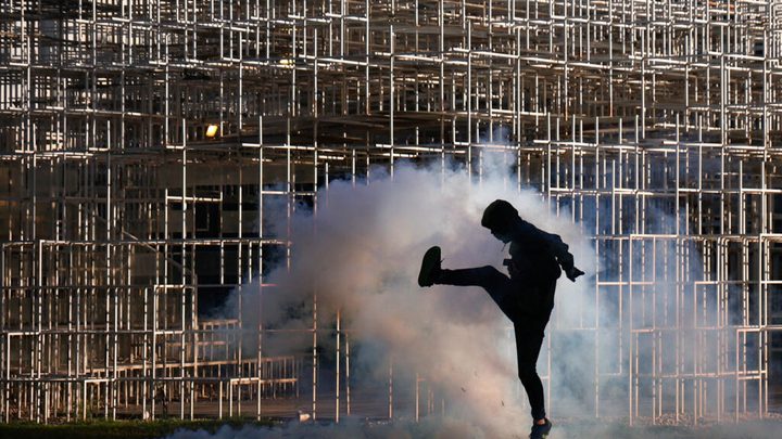 Albània: Rama descarta dimitir després de tres dies de protestes estudiantils i disturbis