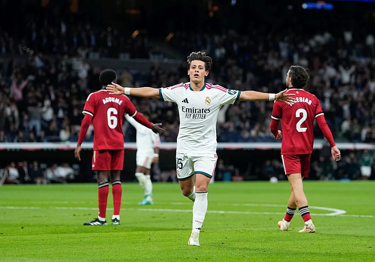 El Madrid goleja al Sevilla i arribarà al clàssic a sis del Barça