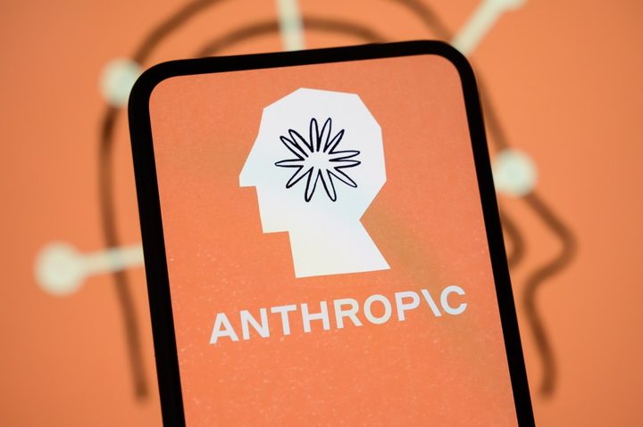 Logotips d'Anthropic i Amazon representant la seva relació financera en la sortida a borsa.