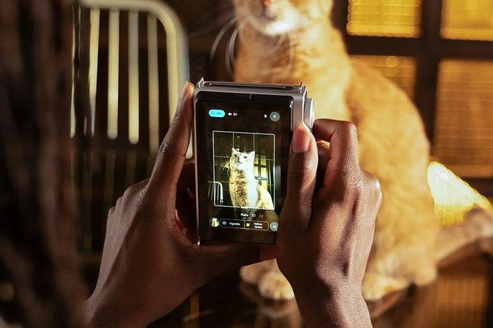 Nova càmera instantània híbrida amb pantalla tàctil i gravació de vídeo