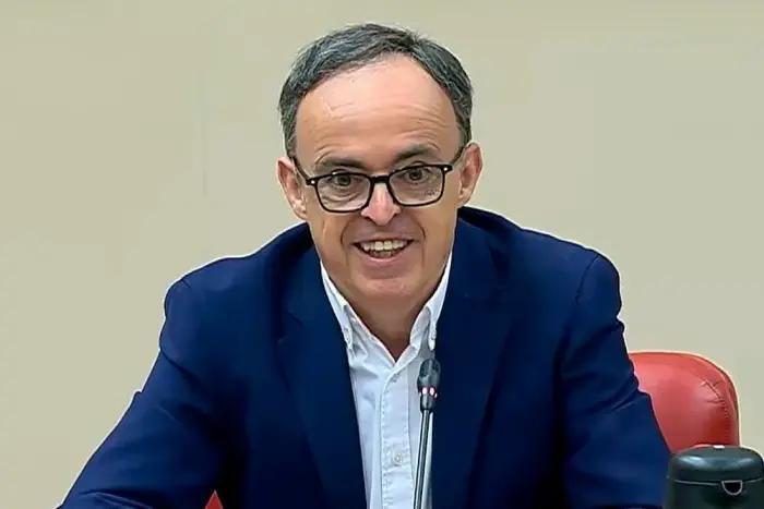 Batalla reguladora a la CNMC entre Telefónica i la resta de telecos pel preu dels ductes