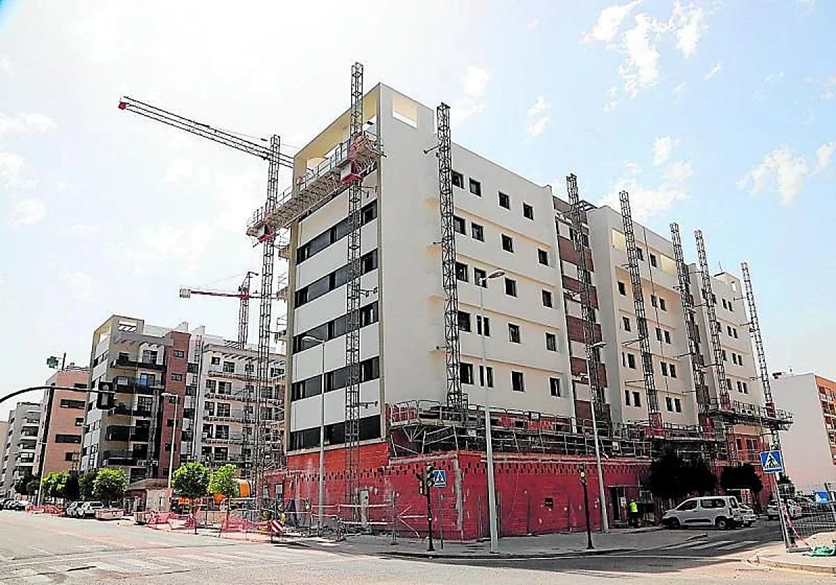 Quin habitatge pots comprar per 250.000 euros? Un minipiso a Madrid o Sant Sebastià enfront del pisazo a Lugo