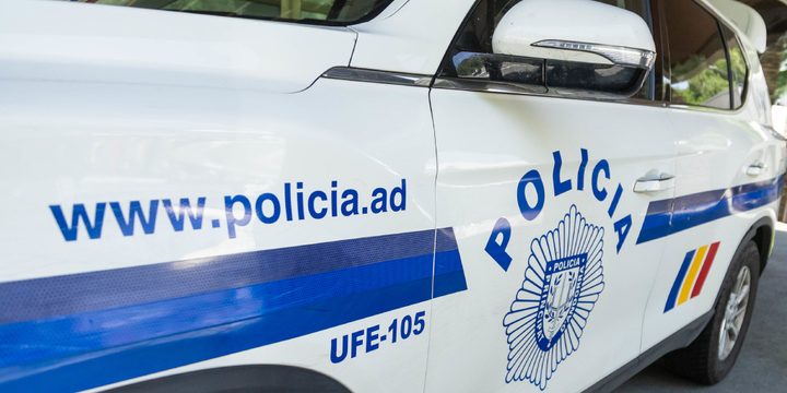 Persecució policial al Pas de la Casa després que un cotxe eviti un control fronterer