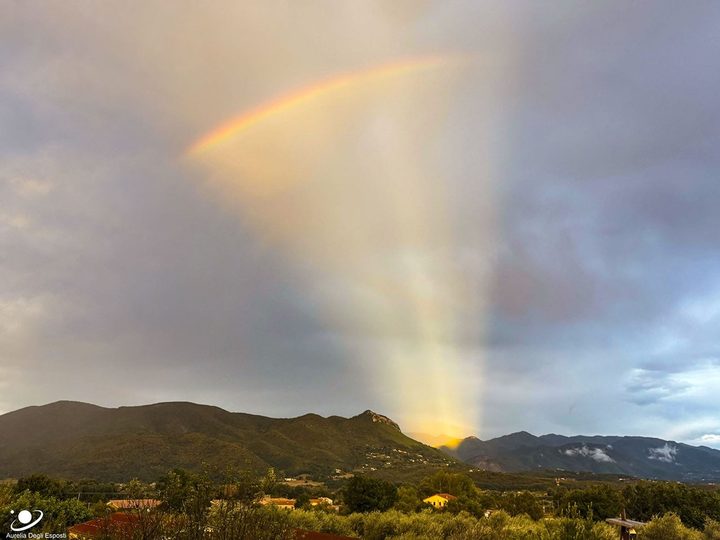 Una imatge astronòmica mostra un inusual arc de Sant Martí anticuscular a Itàlia