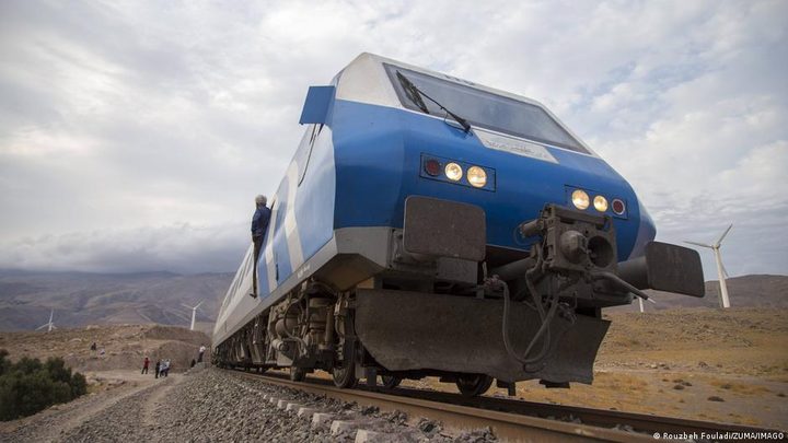 Les sancions per objectiu el sector de ferrocarril de l'Iran com a desplaçaments de Teheran des de les rutes del mar fins als passadissos de tot el país