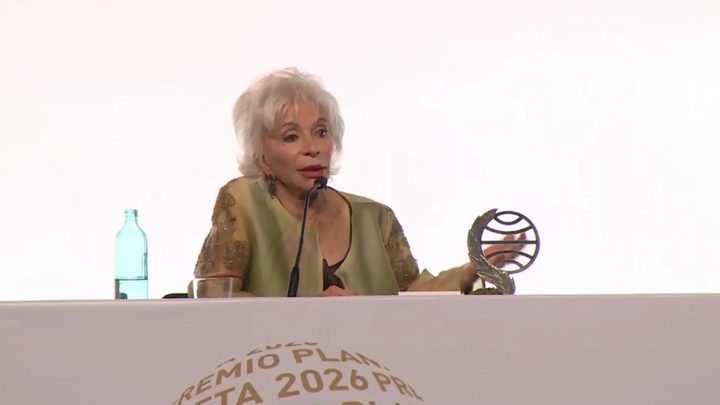 Isabel Allèn guanya el 75è Premi Planeta amb una novel·la sobre la dictadura xilena