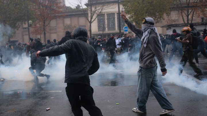 Protestes a França amb enfrontaments i policia antiavalots.