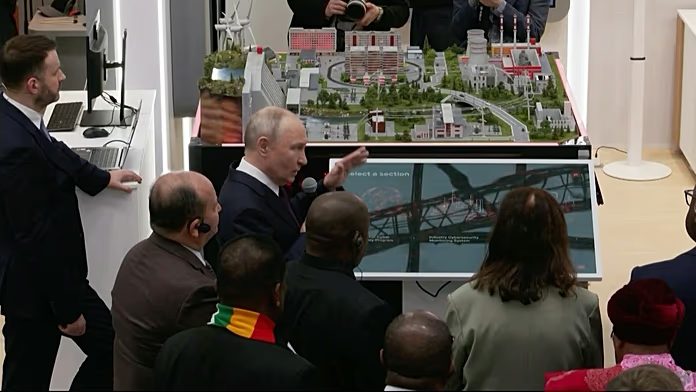 Putin elogia Elon Musk mentre Rússia desenvolupa la seva pròpia xarxa de satèl·lits