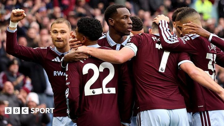 Nicolas Jackson cel·lebrant un dels seus gols amb l'Aston Villa contra el Manchester City.