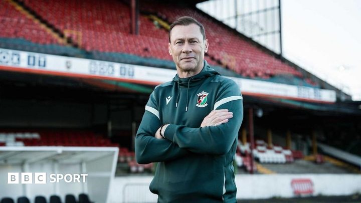 Duncan Ferguson durant una sessió d'entrenament amb el Glentoran.