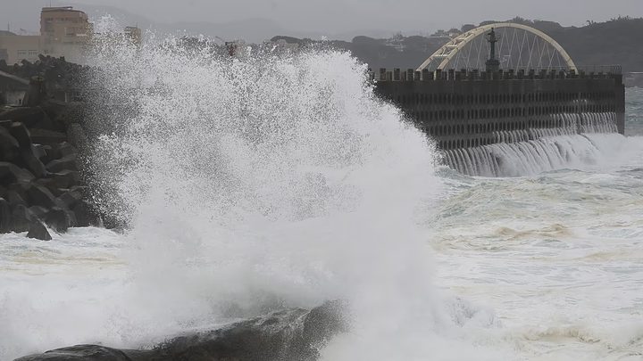 Taiwan: La mort de Typhoon Champi porta un caos en viatges i tancament de l'escola
