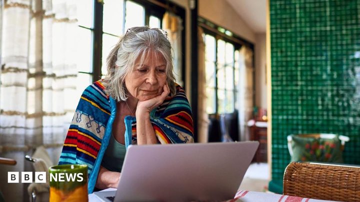 Gràfic informatiu sobre les pensions públiques al Regne Unit en comparació amb altres països.