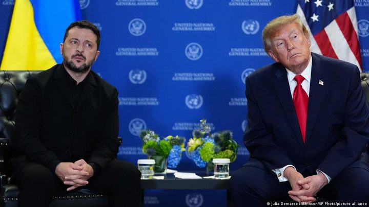 Donald Trump durant una compareixença i Volodímir Zelenski en una reunió oficial.