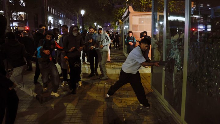 Els joves que van provocar altercats a Barcelona es van convocar per TikTok i van organitzar per grups de Telegram i Whatsapp
