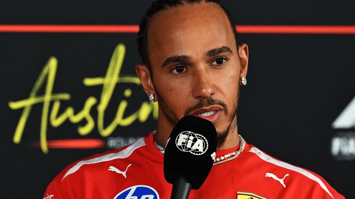 Lewis Hamilton parla amb la premsa al circuit d'Austin abans del Gran Premi dels Estats Units.