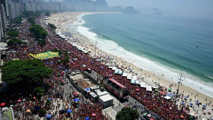 Lula i Flávio Bolsonaro apugen el to al final de la campanya electoral al Brasil