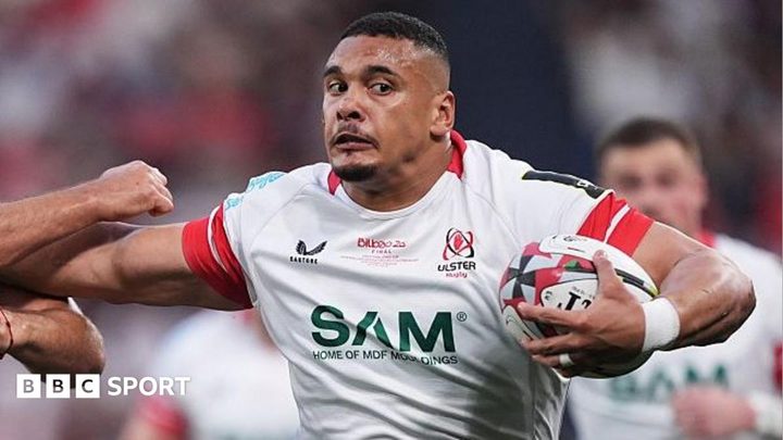 Juarno Augustus jugant a rugbi amb l'Ulster.