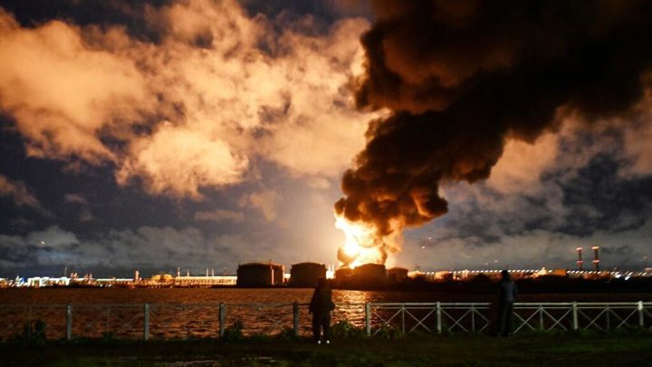 Un atac de drons ucraïnès a Sant Petersburg causa un mort i incendis en una refineria
