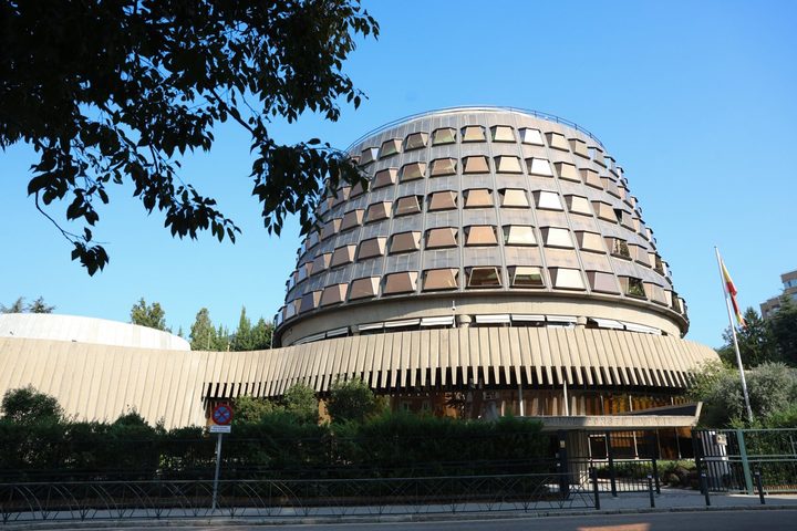 El #TC rebutja per prematur el recurs del Defensor del Poble contra la suspensió de vot a la 'llei de néts'